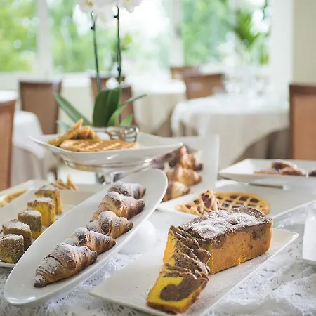 Отель Bikini Римини